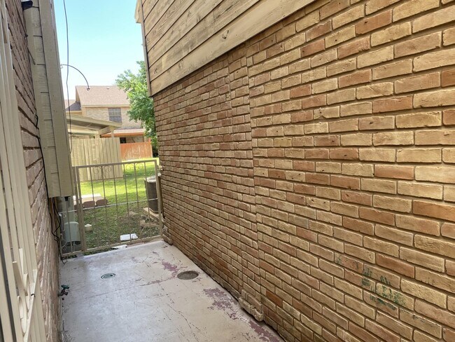 Building Photo - 101 Martingale