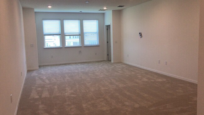 Building Photo - 5 Bed!! Windermere!! Large game room!!