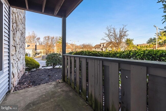 Building Photo - 1825 The Woods II