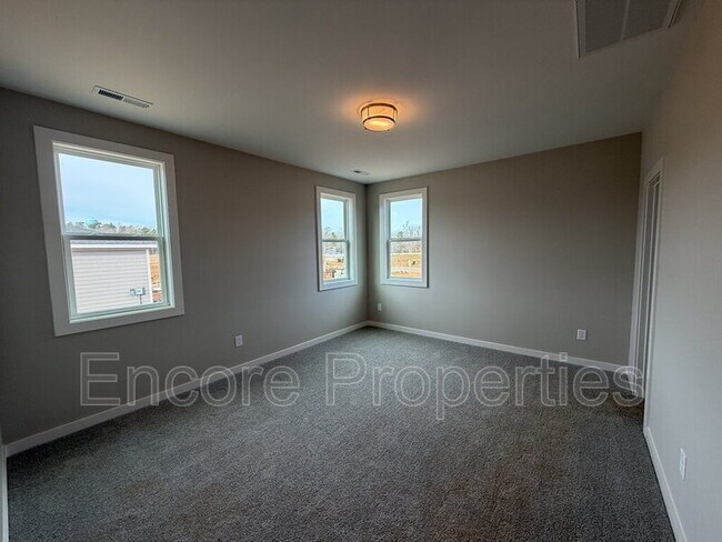 Building Photo - 67 Wandering Wy