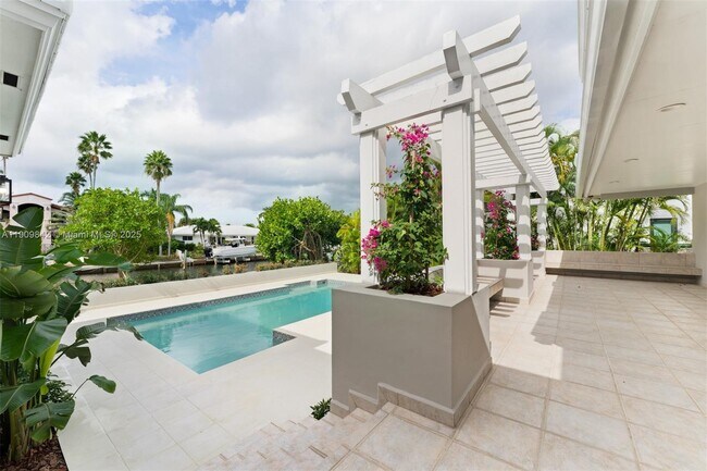 Building Photo - 13032 Mar St