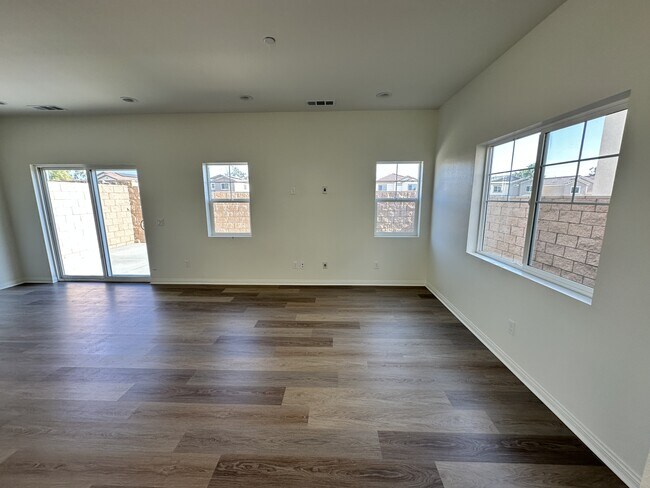 Building Photo - 158 N Sutter Ave