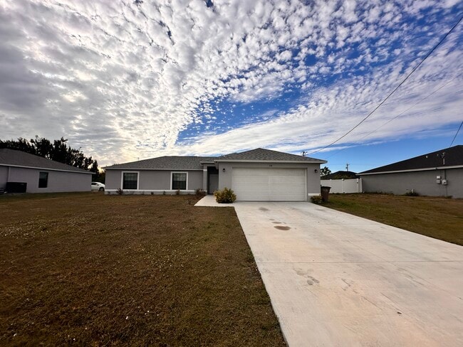 Building Photo - 318 NW 7th Pl