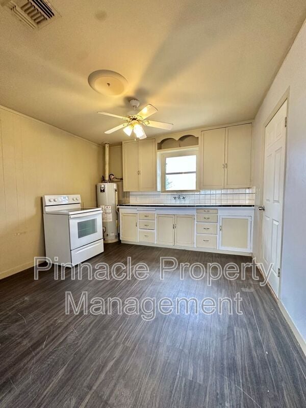 Building Photo - 309 N Milton St