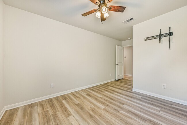 Building Photo - 23144 Shakespeare Dr