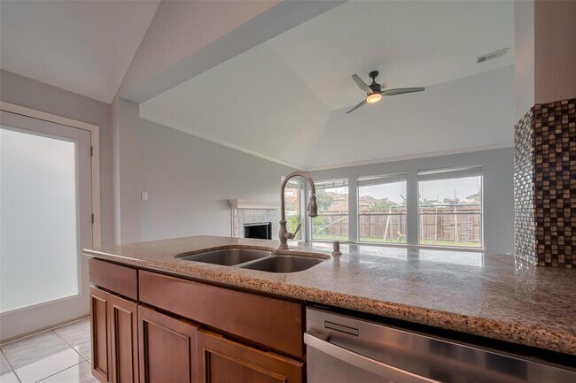 Building Photo - 311 N Esplanade Ln