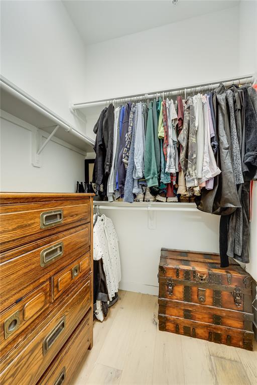 Building Photo - 800 Embassy Dr