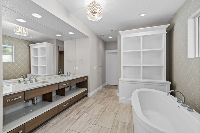 Building Photo - Luxury Living in Harris Ranch | 3 Bed + Office | 3 Bath | 2,713 Sq Ft