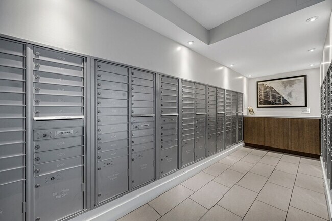 Building Photo - 899 Pine St