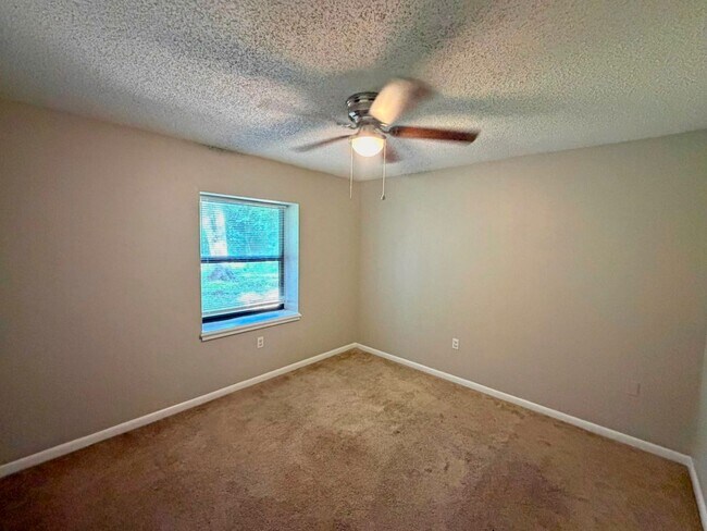 Building Photo - 38 Berkshire Ln