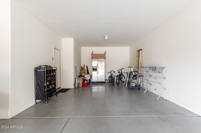 Building Photo - 15856 N 76th Ave