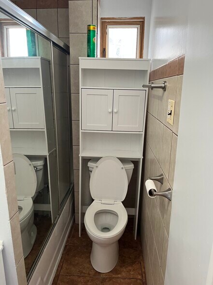 Building Photo - 2415 W Arthington St