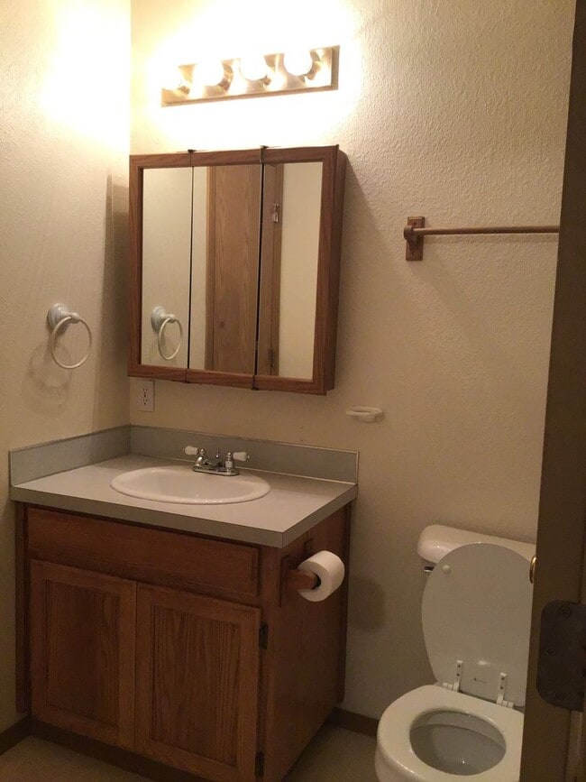Building Photo - Silverton Duplex #13146