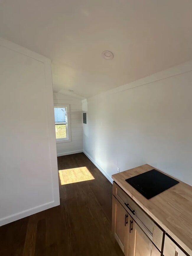 Building Photo - 2015 Union School Rd SW