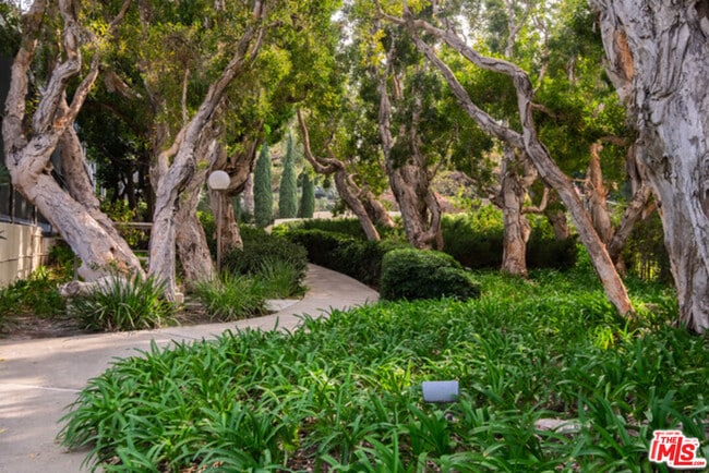 Building Photo - 2160 W Century Dr