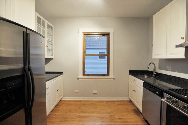 Building Photo - 5714 W Dakin St