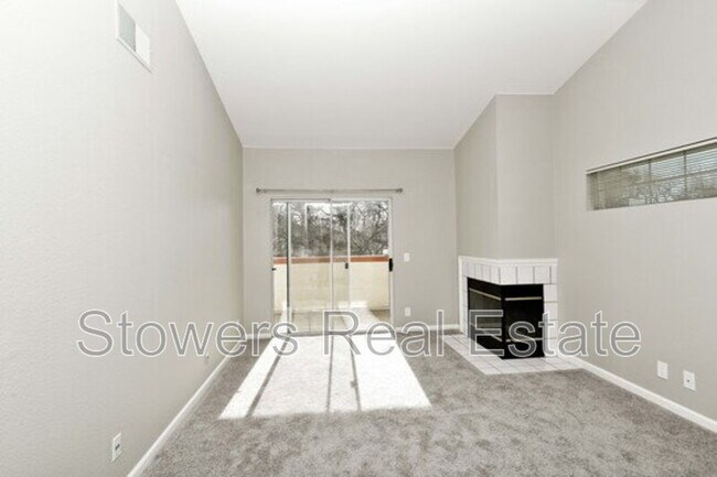 Building Photo - 7052 Dublin Meadows St