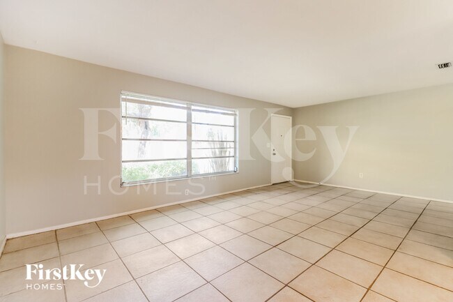 Building Photo - 2526 13th Ave SW