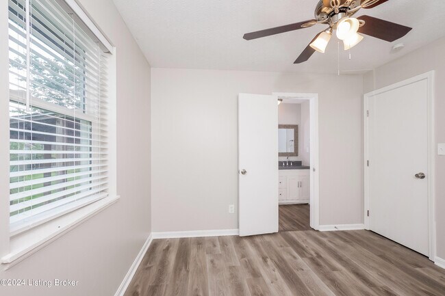 Building Photo - 5911 Carmelwood Cir