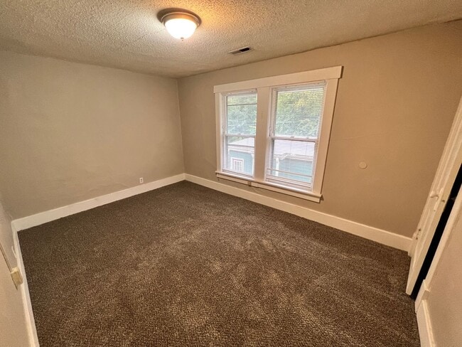 Building Photo - 1709 Laramie St