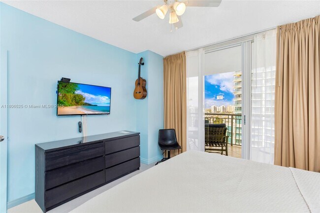 Building Photo - 17375 Collins Ave