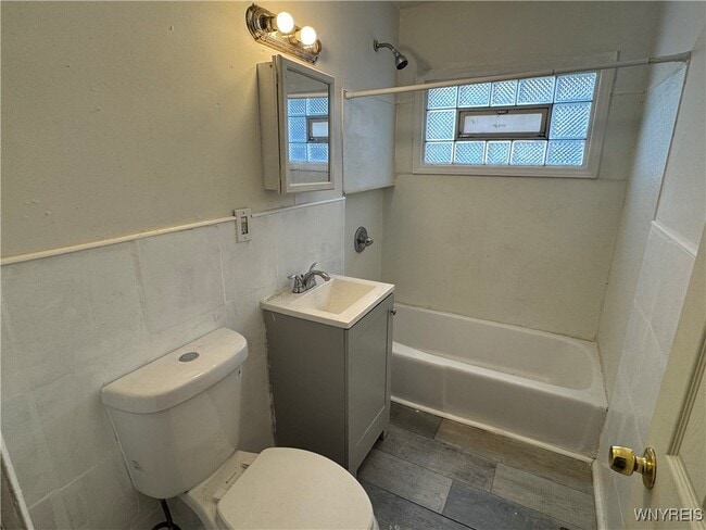 Building Photo - 540 Willett St