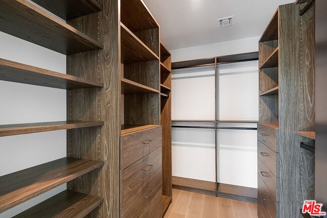 Building Photo - 4963 N Clybourn Ave