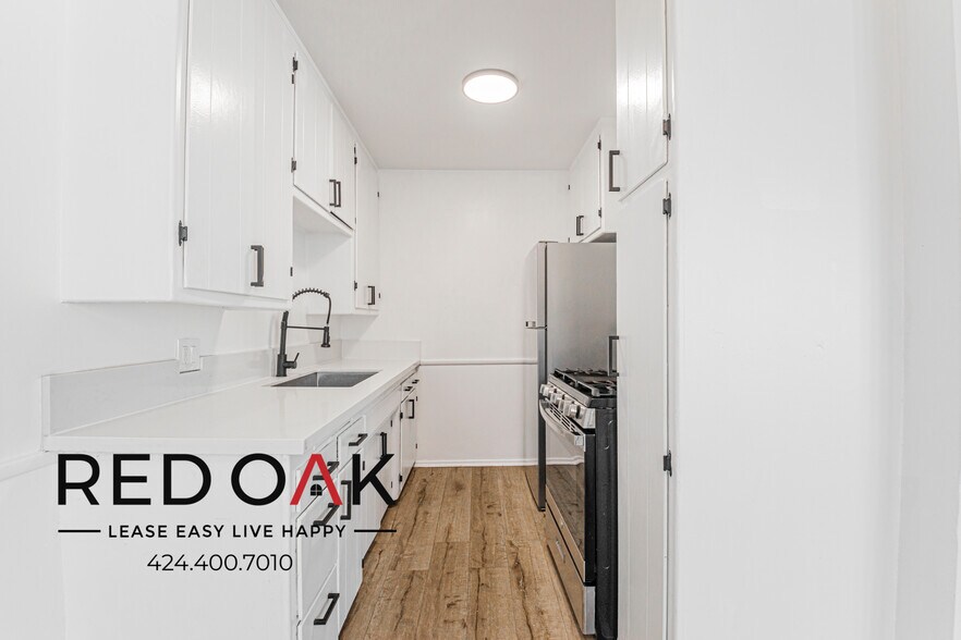 Building Photo - 820 S Gramercy Pl