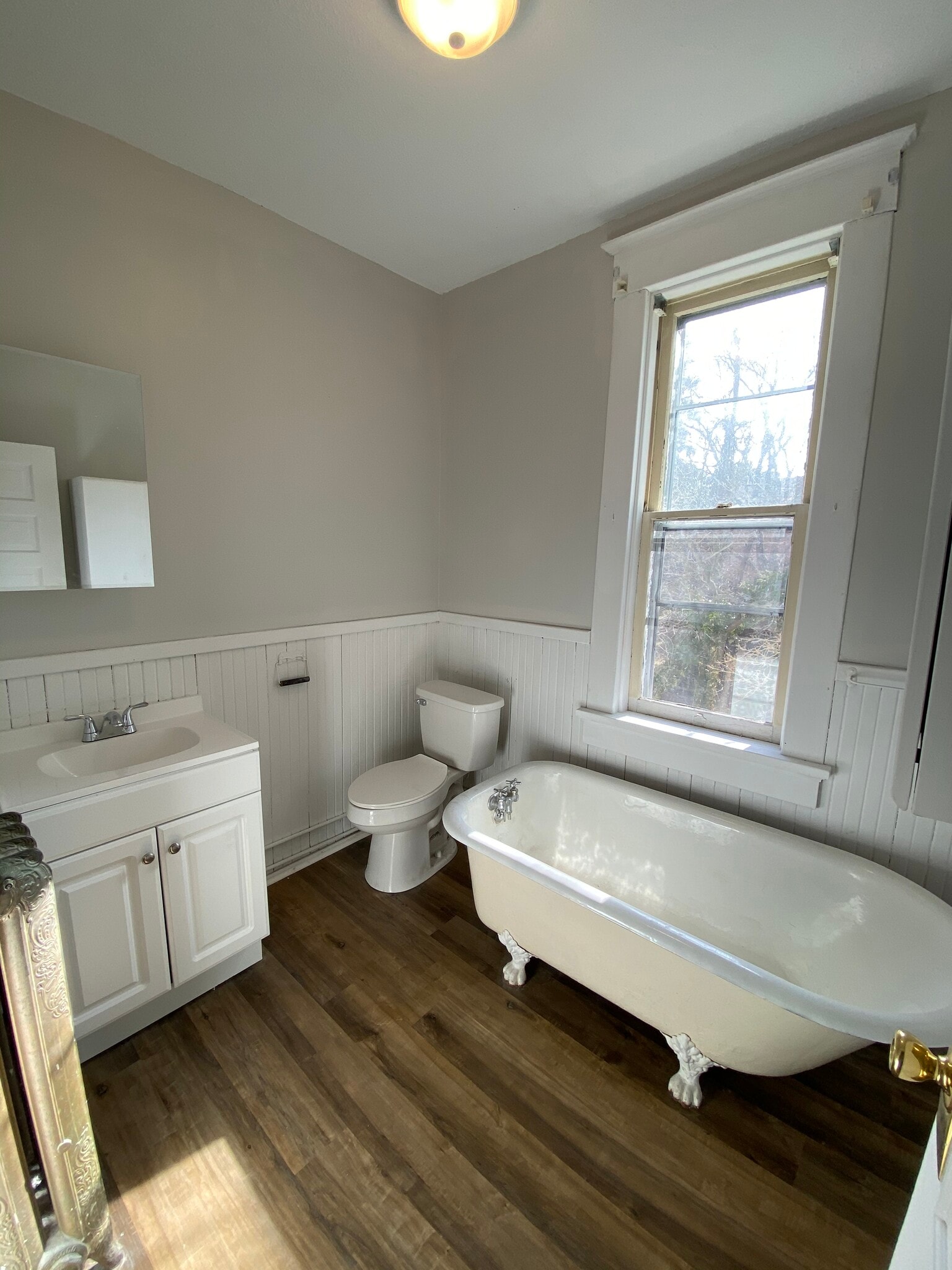 Second Floor Bath - 9 Vista Ave