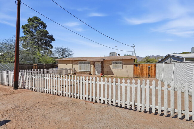 Building Photo - 5113 E Bellevue St