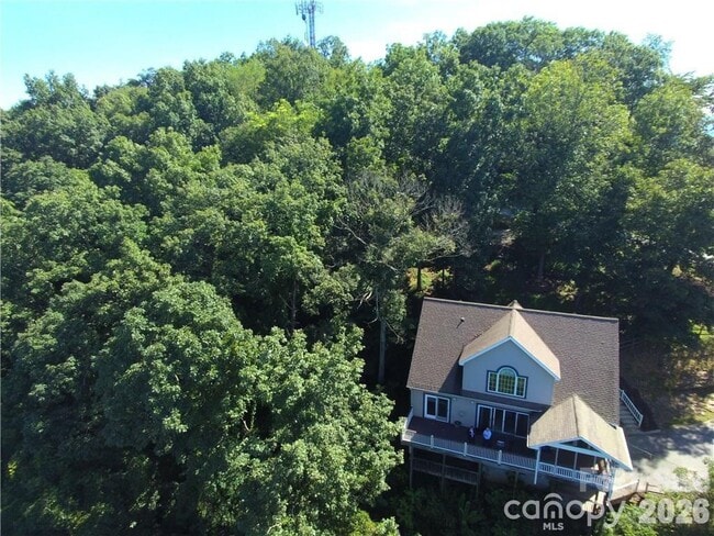 Building Photo - 40 Crestwood Dr