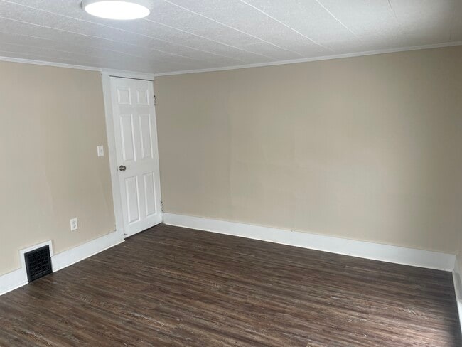 Building Photo - 242 N Hamilton St