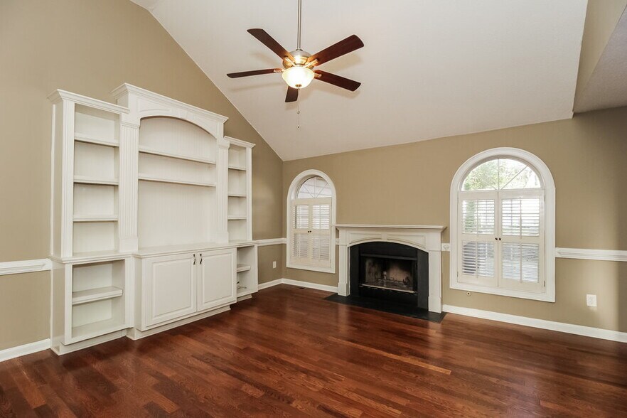 Building Photo - 2684 Candler Dr