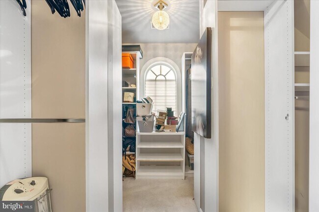 Building Photo - 1710 Stone Ivy Pl