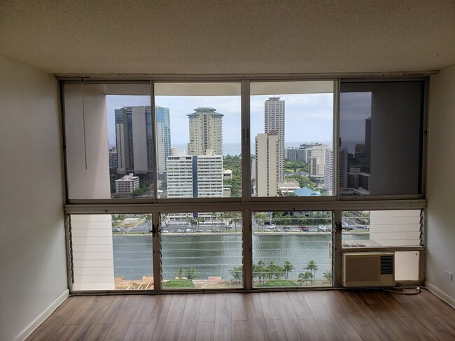 Building Photo - 500 Ala Wai Plaza 3 bedroom 2.5 Bath