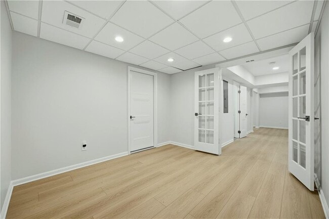 Building Photo - 1390 Tennis Ct Pl