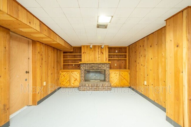Building Photo - 3934 Oakshire Rd