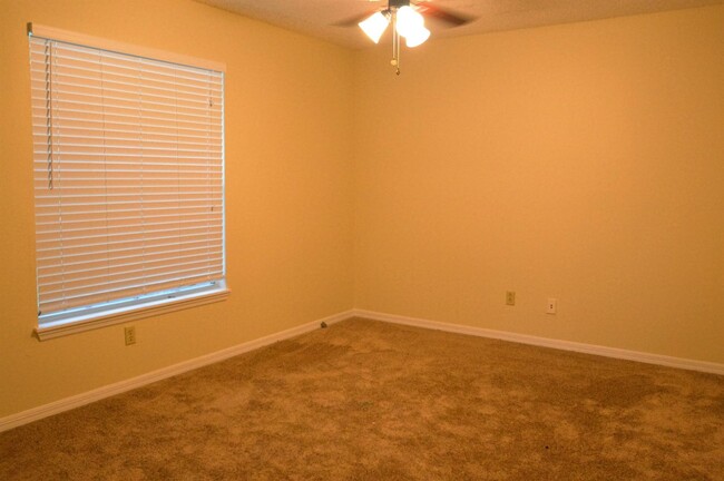 Building Photo - METROWEST: Popular Tradewinds Community!