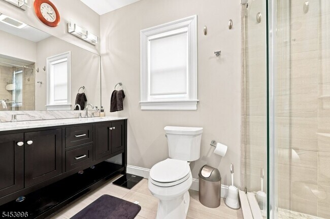 Building Photo - 64 Montague Pl