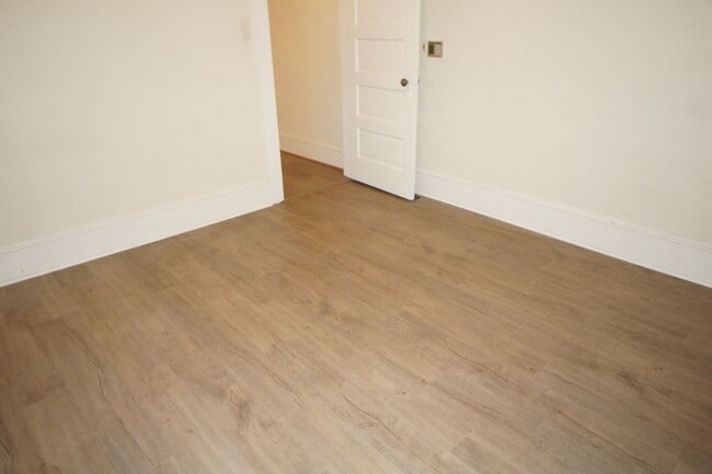 Building Photo - Beautiful 3 bedroom 1 bathroom NE Bungalow "Sabin area"