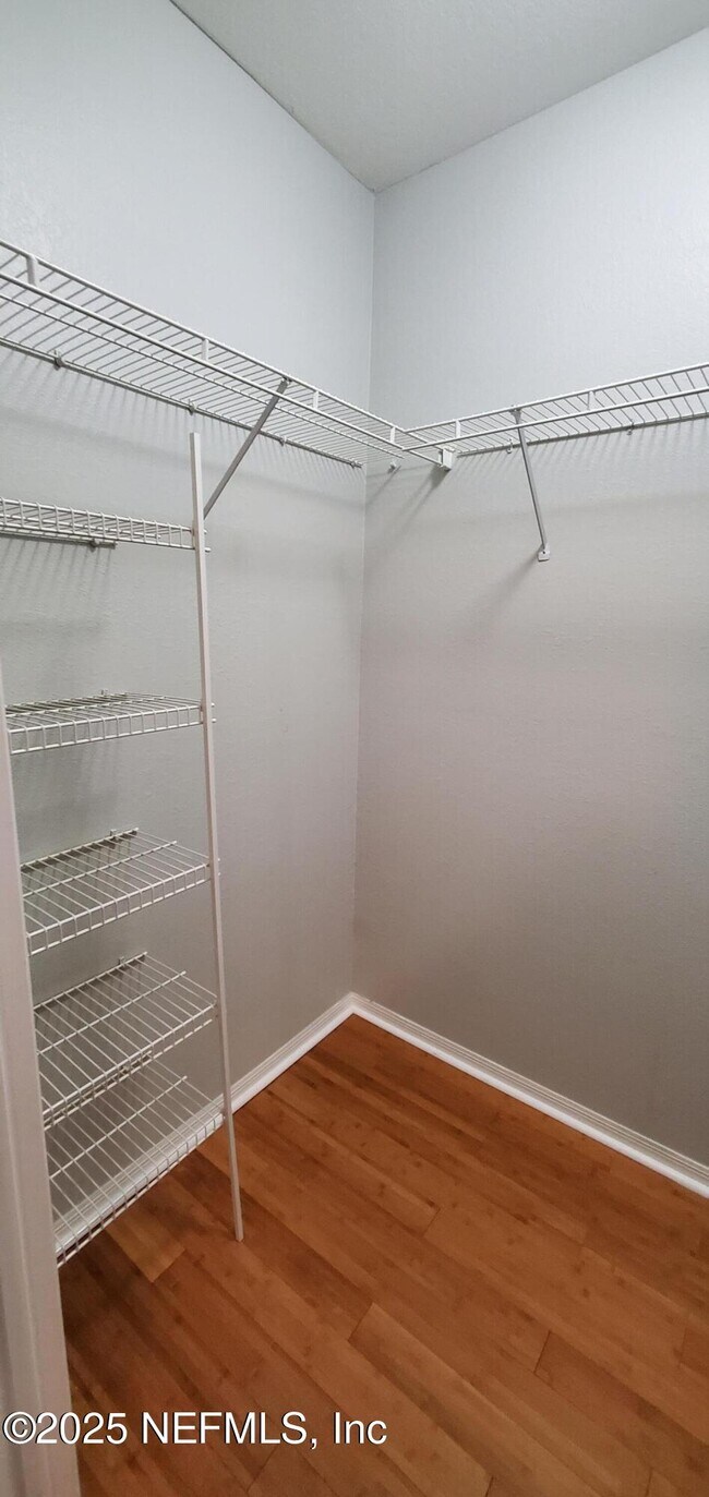 Building Photo - 7800 Point Meadows Dr