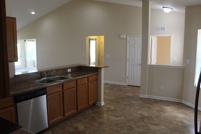 Building Photo - Beautiful 3 BR Ranch in Brownsburg!