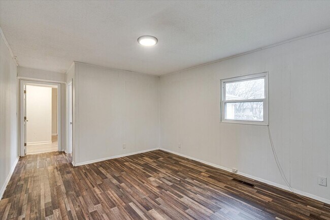 Building Photo - 2000 Milne St