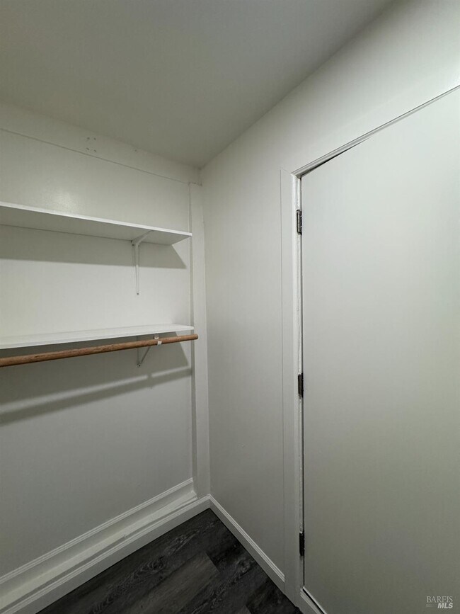 Building Photo - 318 Capitol St