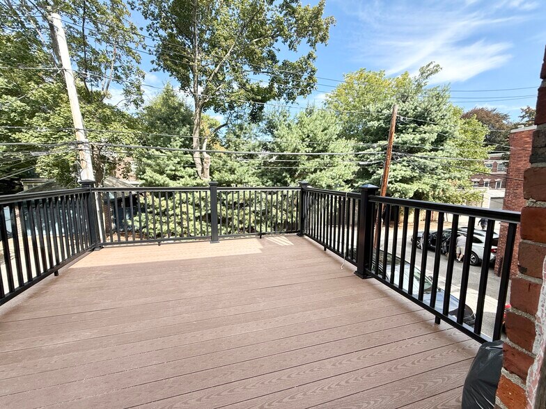 Building Photo - 1726 Beacon St