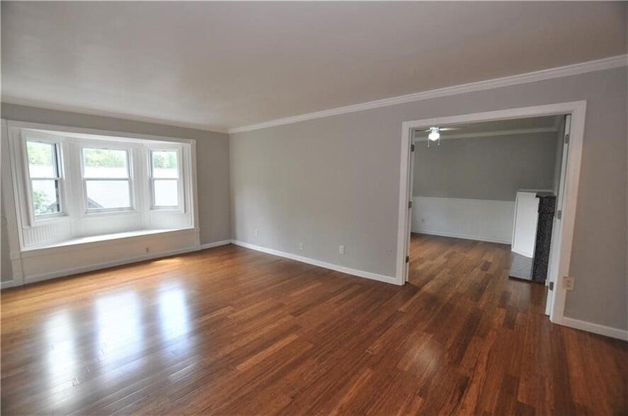 Building Photo - 6851 Roswell Rd NE