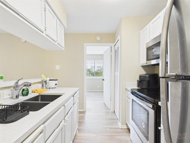 Building Photo - 3115 Helms St