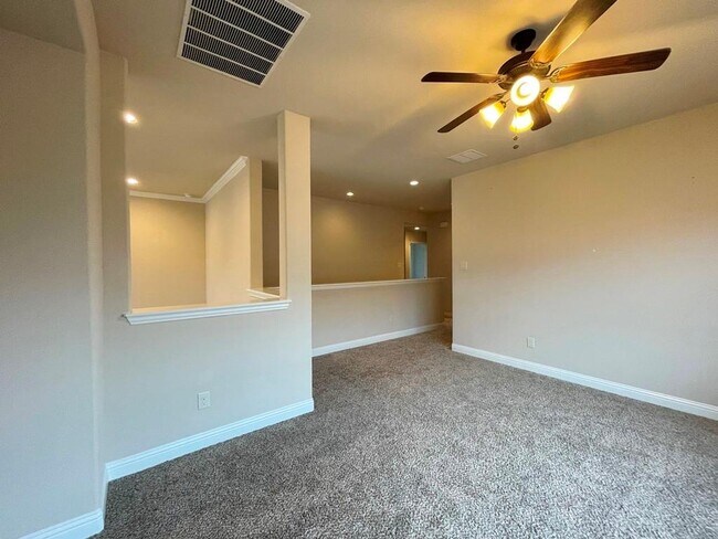 Building Photo - 433 Mistflower Springs Dr