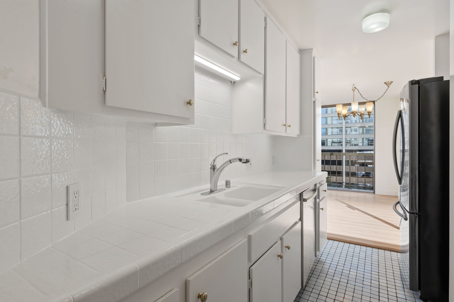 Building Photo - 10747 Wilshire Blvd