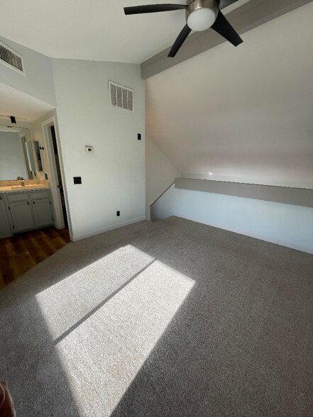 Building Photo - 4240 N Longview Ave